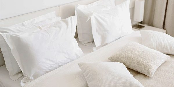 pulire-cuscini-camera-da-letto
